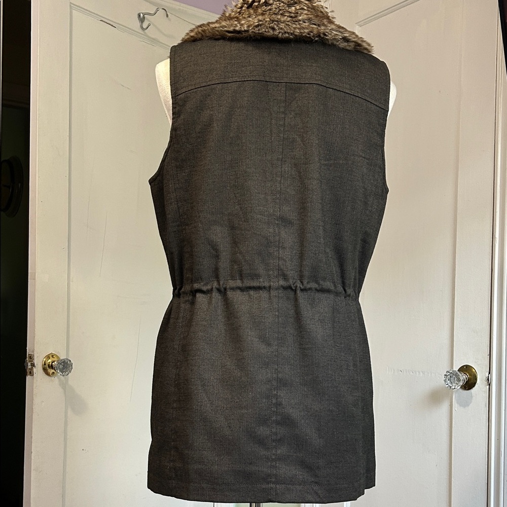 J. Jill Vest with Faux Fur Collar - Picture 3 of 14